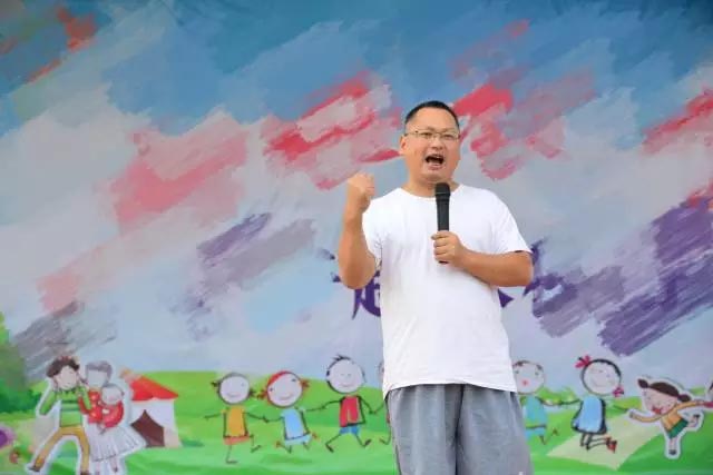 廣東博皓公司總經(jīng)理、鷹之家班主任尹總，為我們本次運(yùn)動(dòng)會(huì)致開幕詞