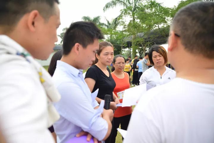 口哨發(fā)令、旗幟落下，比賽的完美呈現(xiàn)，離不開裁判員的辛苦付出，低調(diào)是他們的代名詞