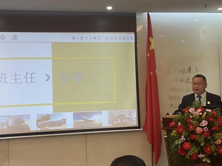 班主任對2020屆的班委們優(yōu)異的表現表示了肯定